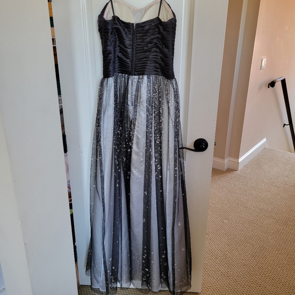 Strapless black full-length gown with silver sparkles in the skirt, size 7/8 - Picture 3 of 14